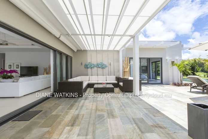 A VENDRE - Superbe Villa de 4 Chambres Avec Vue Sur le Golf à Anahita