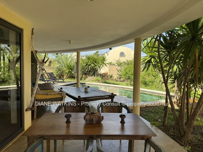 Villa Dôme Unique avec Piscine et Vues sur le Coucher de Soleil à Albion