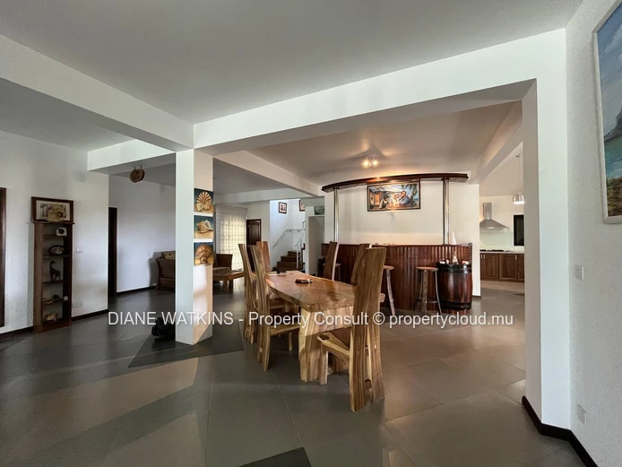 À Vendre - Magnifique Maison de 4 Chambres dans un Quartier Sécurisé à Beau Vallon.