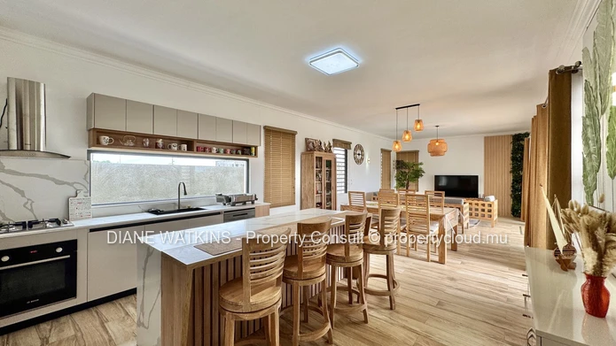 Villa moderne de 4 chambres à louer à Flic en Flac avec piscine privée