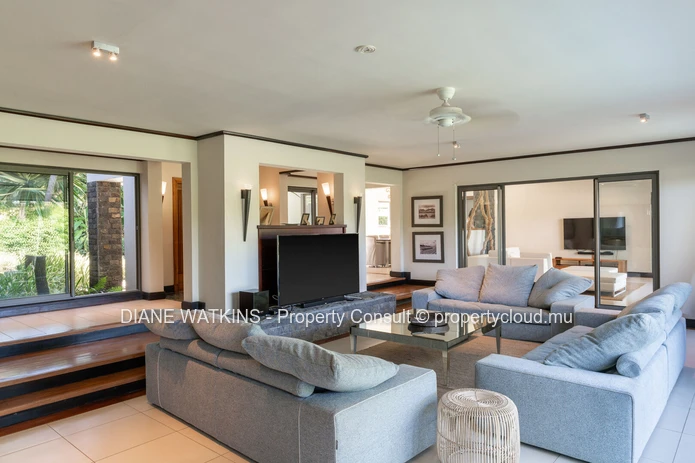 À vendre - Superbe Villa de 6 Chambres dans le Quartier Exclusif de Lunea à Anahita