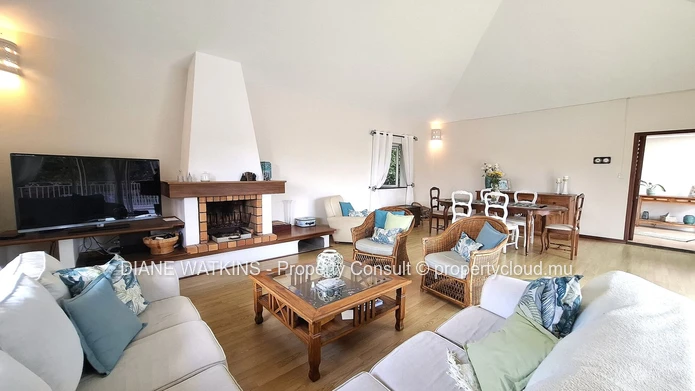 Maison familiale à vendre à Floréal avec grand jardin et vue dégagée