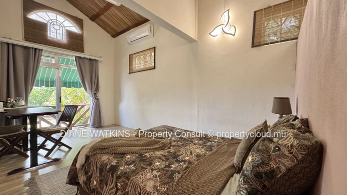 Villa élégante de 3 chambres avec piscine privée et vue mer à vendre à Tamarin