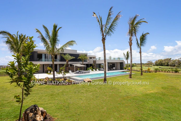 À vendre - Superbe Villa de Golf de 5 Chambres Sur le Parcours de Golf Ernie Els