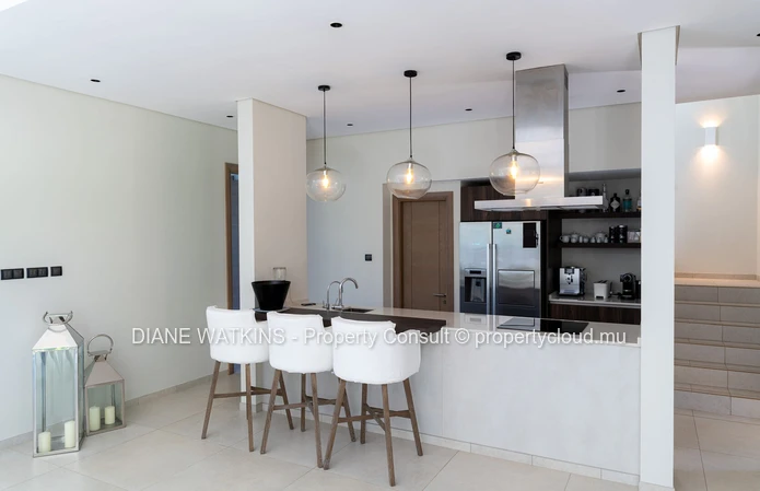 À Vendre – Duplex Moderne avec Vue sur le Golf à Anahita