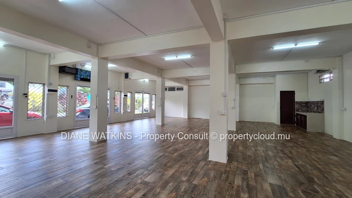 Secure and Accessible Commercial Space for Rent in Floreal
