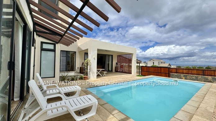 Villa moderne de 4 chambres à louer à Flic en Flac avec piscine privée