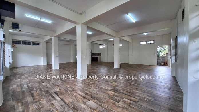 Secure and Accessible Commercial Space for Rent in Floreal
