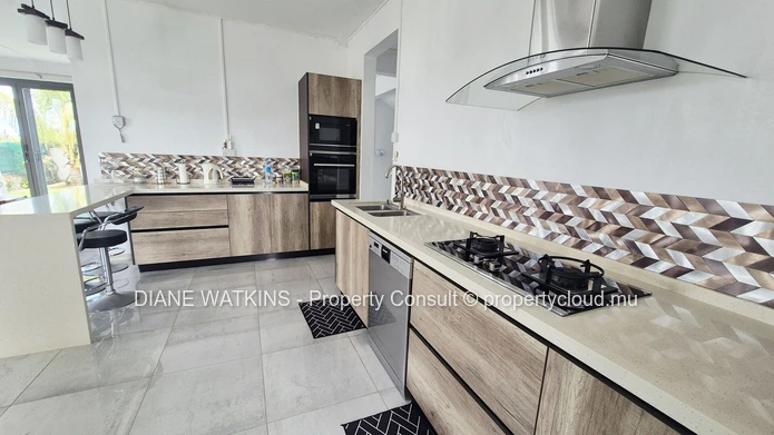 Modern Family Home in a Quiet Residential Neighbourhood – 4 Bedrooms