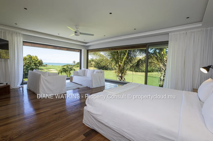 A VENDRE - Villa de Grande Valeur de 5 Chambres Avec une Vue Imprenable à Anahita.