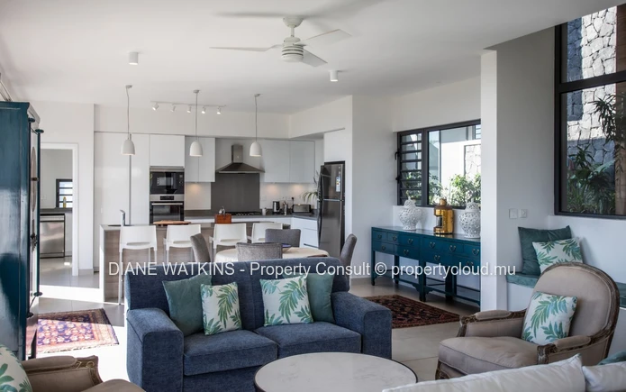 Contemporary 5-Bedroom Villa for Rent with Ocean Views and Private Pool – Black River