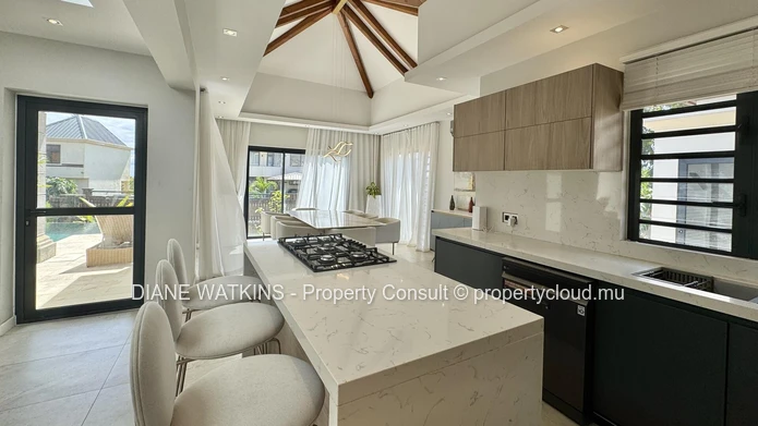 Where Serenity Meets Sophistication – 4-Bedroom Villa with Pool & Office for Rent in Flic en Flac