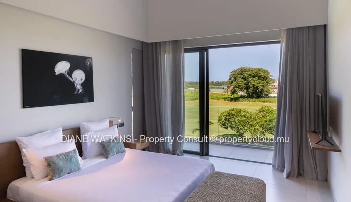 À Vendre – Duplex Moderne avec Vue sur le Golf à Anahita
