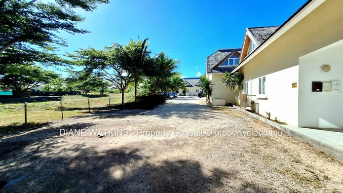 Office space for rent in a peaceful environment in Tamarin