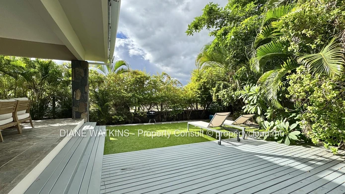 A Vendre - Villa de 4 Chambres avec Vue Mer à Tamarin