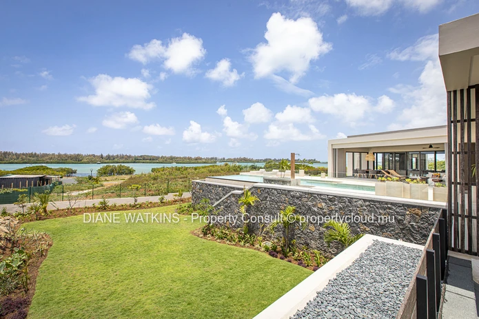For Sale - Chic Upscale Villa with Sea Views at Anahita
