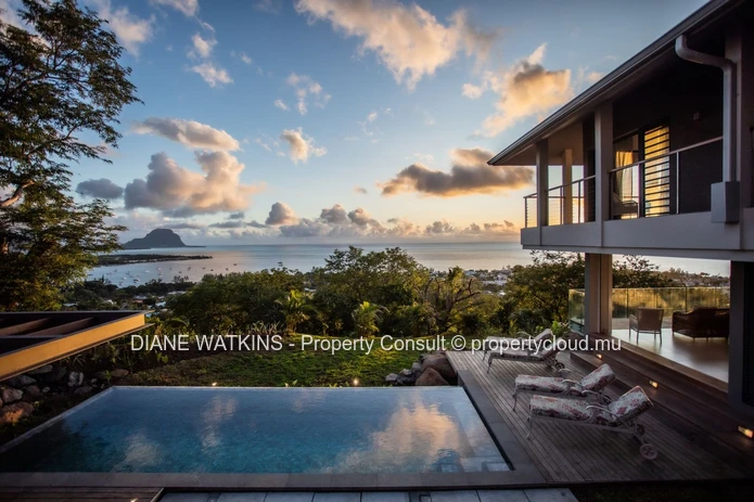 Contemporary 5-Bedroom Villa for Rent with Ocean Views and Private Pool – Black River