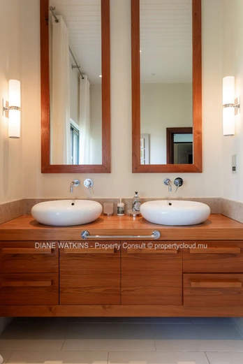 À vendre - Superbe Villa de 6 Chambres dans le Quartier Exclusif de Lunea à Anahita