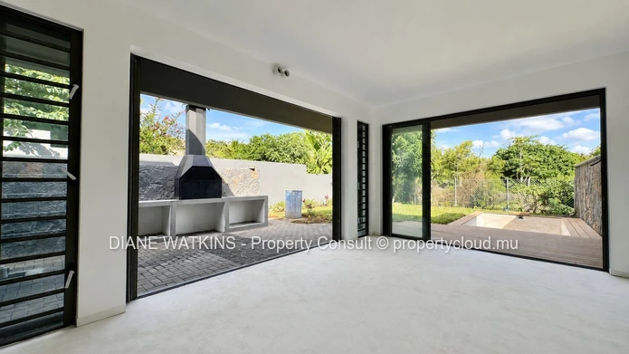 Contemporary 3-Bed Duplex with La Tourelle Views for Sale in Black River 