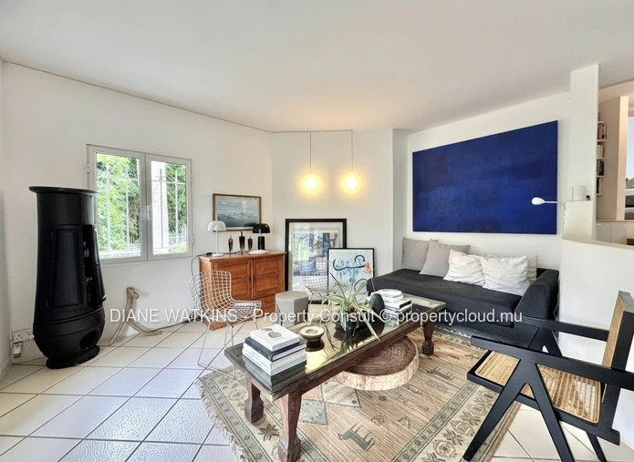 À Vendre – Maison Familiale avec Vue Sur La Rivière et Les Montagnes à Moka