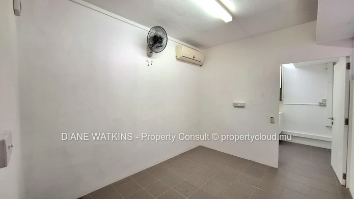 Office space for rent in a peaceful environment in Tamarin