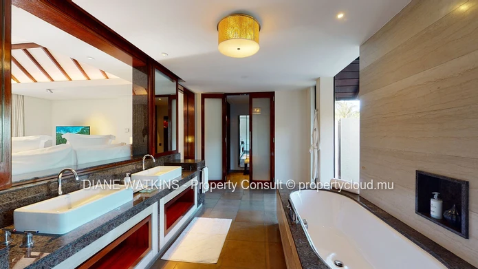 À vendre - Superbe Villa Tropicale Dans un Hôtel Luxuriant 5* à l'Est.