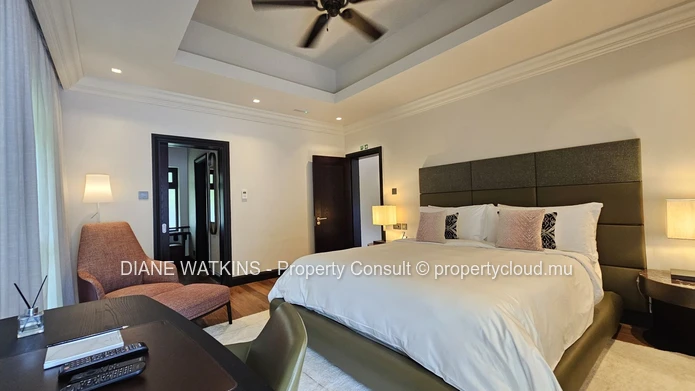 Villa de Luxe Contemporaine à Vendre dans un Domaine de Golf Prestigieux