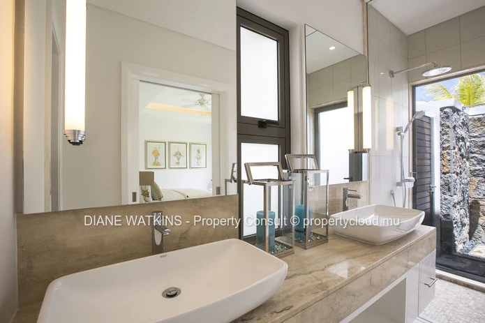 A VENDRE - Superbe Villa de 4 Chambres Avec Vue Sur le Golf à Anahita