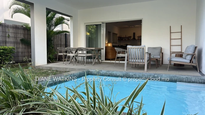 Douceur de Vivre à Rivière Noire – Duplex Meublé avec Jacuzzi à Vendre