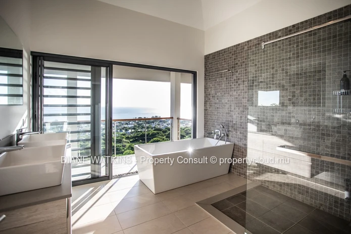 Contemporary 5-Bedroom Villa for Rent with Ocean Views and Private Pool – Black River
