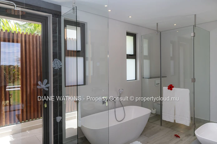 À vendre - Belle Villa de 4 Chambres avec Vue Sur le Parcours de Golf d'Anahita