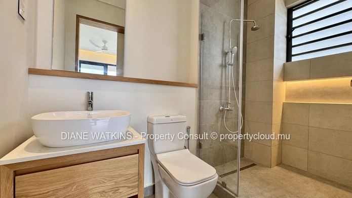 Contemporary R+2 Apartment for Sale in Black River– Elegant Outdoor Living Just Steps from the Shoreline