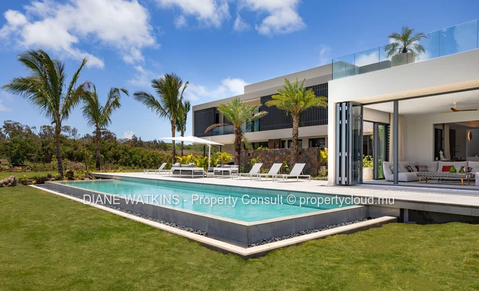 À vendre - Superbe Villa de Golf de 5 Chambres Sur le Parcours de Golf Ernie Els