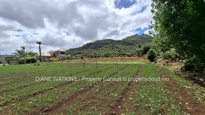 À Vendre – Terrain Résidentiel à Crève Coeur