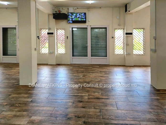 Secure and Accessible Commercial Space for Rent in Floreal