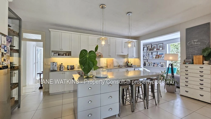 Grande maison de 5 chambres a Vendre a Moka Ile Maurice