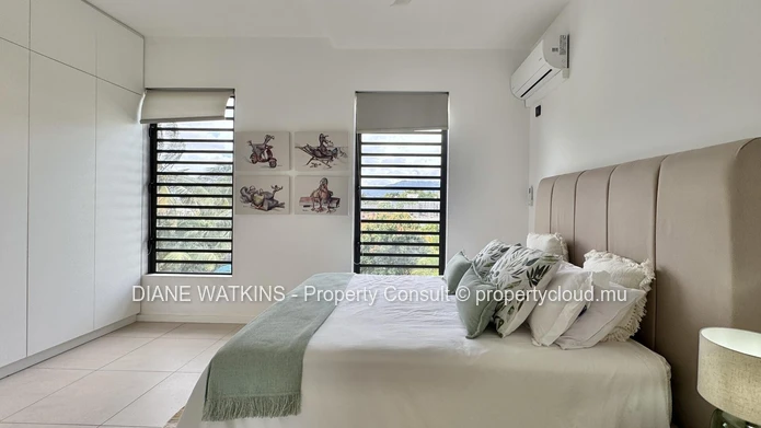 Penthouse contemporain de 3 chambres à vendre à Tamarin avec vues montagne et mer