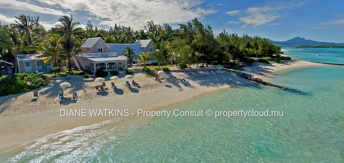 A Vendre - Duplex sur Plan avec Piscine Privée et Accès au Club de Plage
