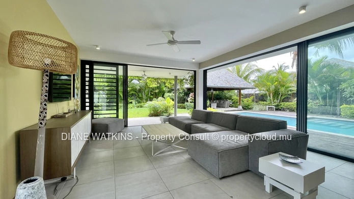 À Vendre  - Villa Spacieuse à La Preneuse