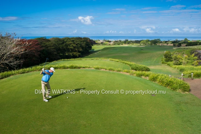 À Vendre - Parcelle Vue Mer dans un Domaine de Golf