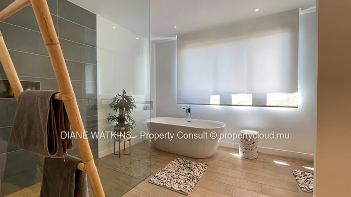 Villa Contemporaine avec des Vues Imprenables.