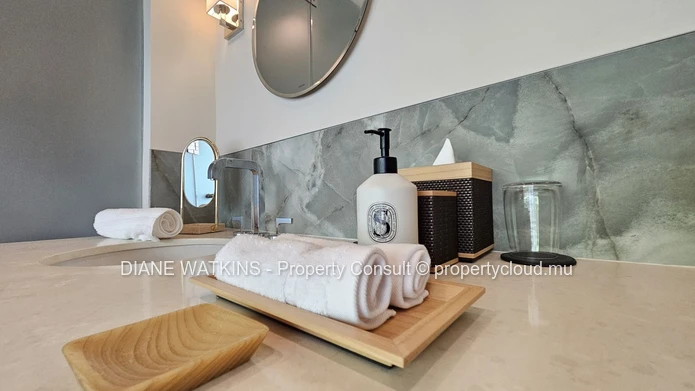 Villa de Luxe Contemporaine à Vendre dans un Domaine de Golf Prestigieux