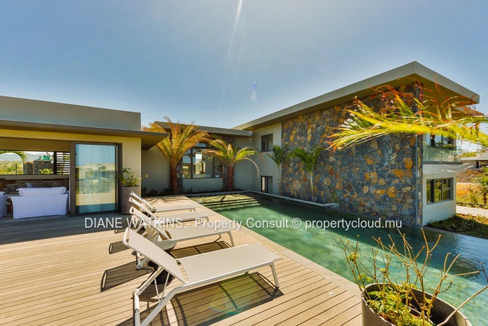 À Vendre - Élégante Villa de 4 Chambres Avec Vue Sur l'Océan à Anahita