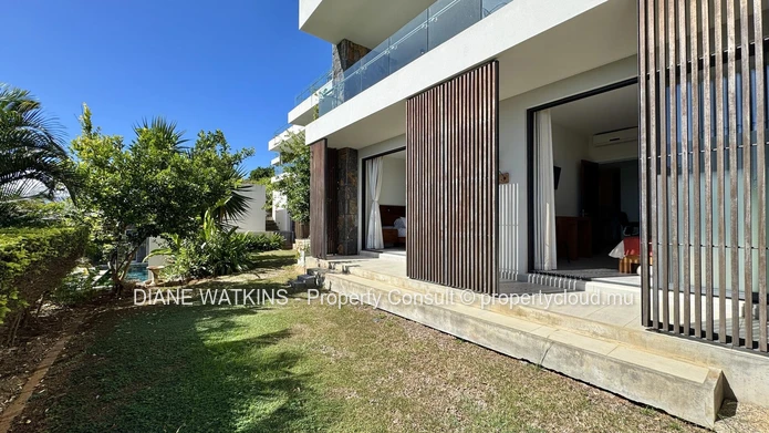 Élégance Clé en Main Face à la Mer : Duplex Meublé Trois Chambres à vendre à Tamarin