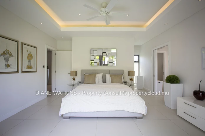 A VENDRE - Superbe Villa de 4 Chambres Avec Vue Sur le Golf à Anahita