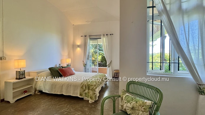 Villa élégante avec vaste jardin et vue mer à Tamarin
