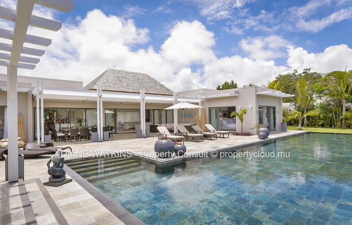 A VENDRE - Superbe Villa de 4 Chambres Avec Vue Sur le Golf à Anahita