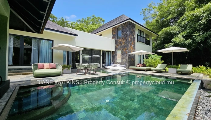 Villa de Luxe Contemporaine à Vendre dans un Domaine de Golf Prestigieux
