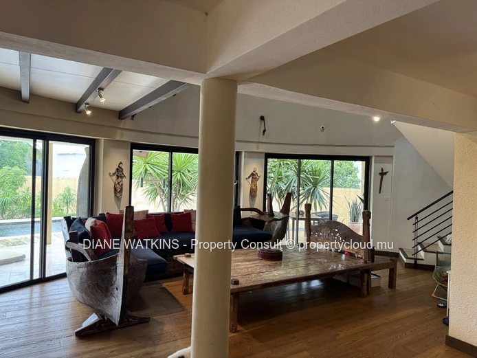 Villa Dôme Unique avec Piscine et Vues sur le Coucher de Soleil à Albion